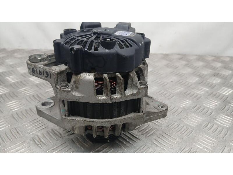 Recambio de alternador para hyundai i20 comfort referencia OEM IAM 373002B101 VALEO 2655447