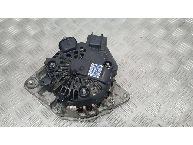 Recambio de alternador para hyundai i20 comfort referencia OEM IAM 373002B101 VALEO 2655447