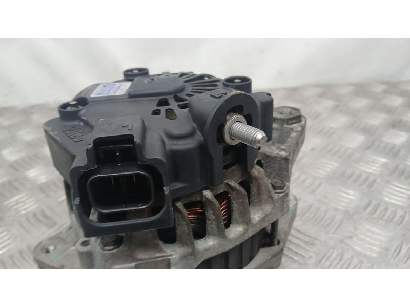 Recambio de alternador para hyundai i20 comfort referencia OEM IAM 373002B101 VALEO 2655447