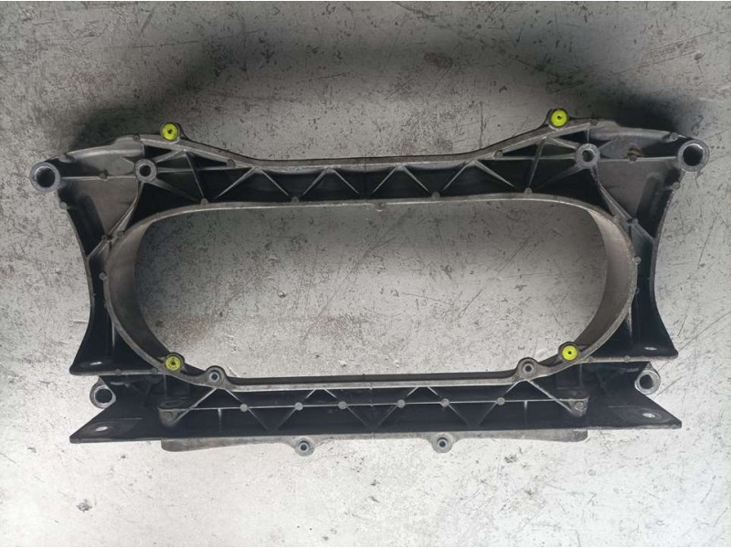 Recambio de puente delantero para lexus is 300h referencia OEM IAM 5120130140  