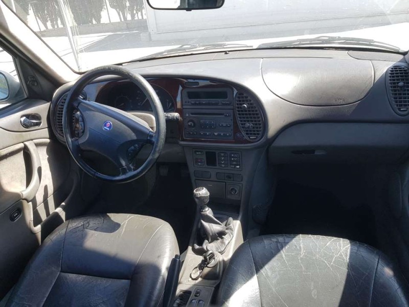 saab 9-3 berlina del año 2001