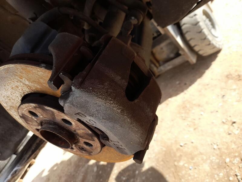 Recambio de pinza freno delantera derecha para volkswagen polo v (6r1, 6c1) 1.4 (6r1) referencia OEM IAM 1K0615124D  