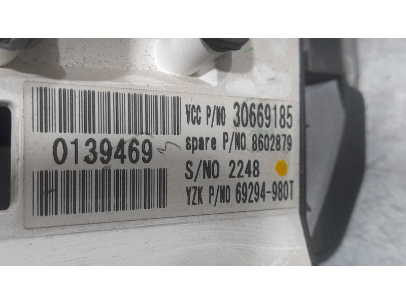 Recambio de cuadro instrumentos para volvo s40 berlina 2.0 d momentum referencia OEM IAM 30710071  
