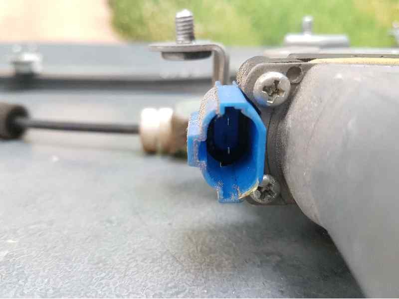 Recambio de elevalunas delantero derecho para chevrolet captiva 2.0 vcdi ls referencia OEM IAM 25937972 2 PINS ELECTRICO