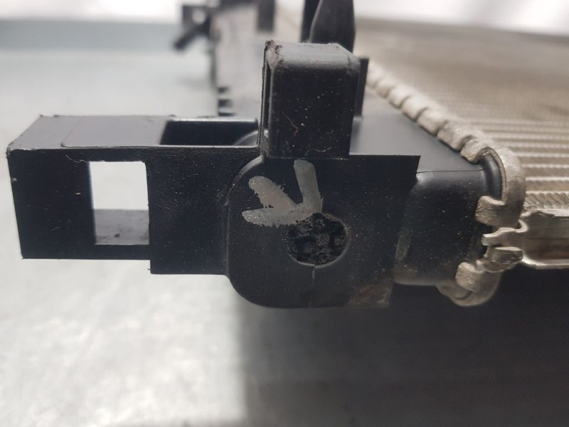 Recambio de radiador agua para renault clio iv expression referencia OEM IAM 214107326R  PATAS ROTAS