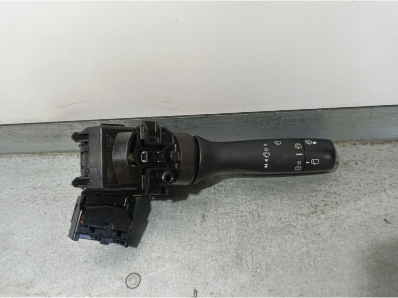 Recambio de mando limpia para toyota iq básico referencia OEM IAM 8465252201  