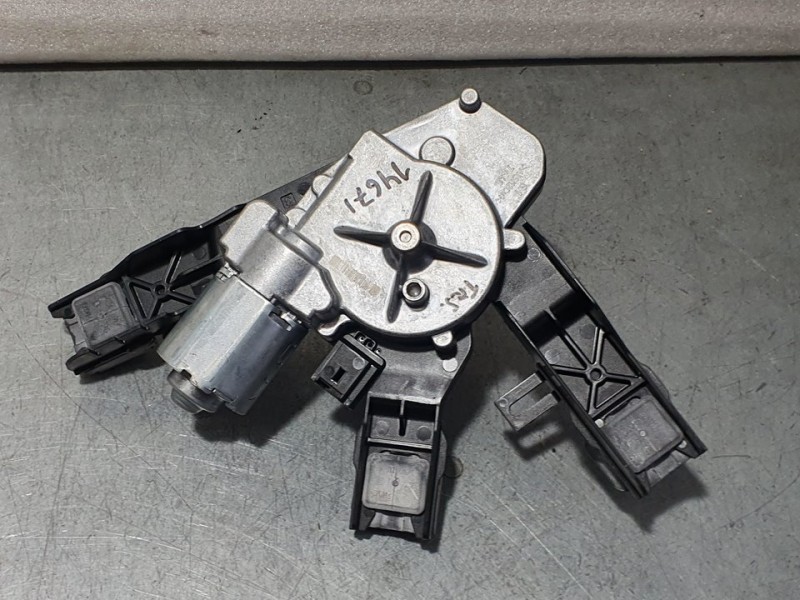 Recambio de motor limpia trasero para peugeot 308 sw allure referencia OEM IAM 9819523180 0390205110 BOSCH