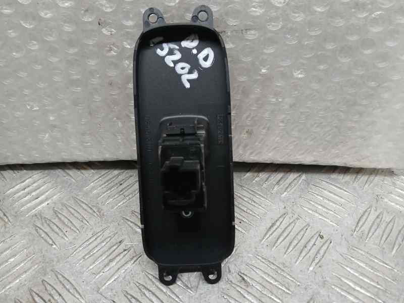 Recambio de mando elevalunas delantero derecho para volvo s40 berlina 2.0 d momentum referencia OEM IAM 30658448  