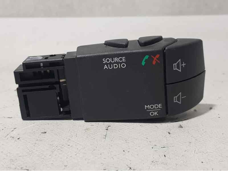 Recambio de mando radio para renault clio iv business referencia OEM IAM 255522448R  