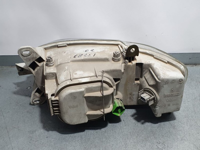 Recambio de faro derecho para ford escort berl./turnier ghia berlina referencia OEM IAM 1076554  ROZADO