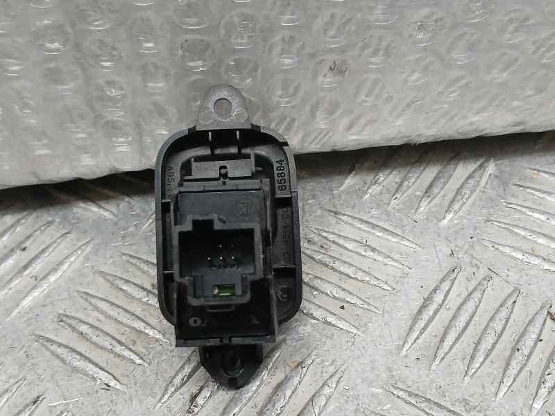 Recambio de mando elevalunas trasero derecho para volvo s40 berlina 2.0 d momentum referencia OEM IAM 30658449  