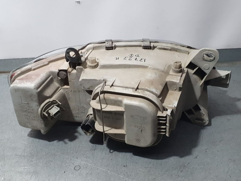 Recambio de faro izquierdo para ford escort berl./turnier ghia berlina referencia OEM IAM 1076561  PATA ROTA