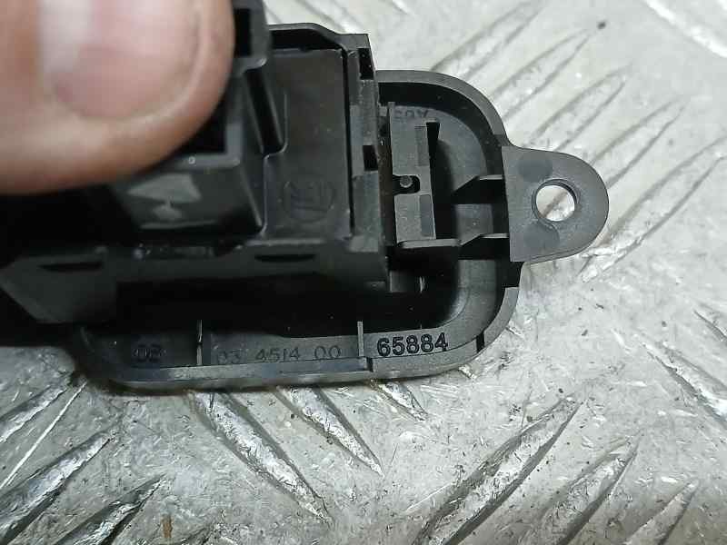 Recambio de mando elevalunas trasero derecho para volvo s40 berlina 2.0 d momentum referencia OEM IAM 30658449  