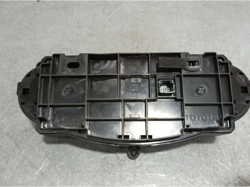Recambio de mando climatizador para toyota yaris active referencia OEM IAM 559000D780C1  