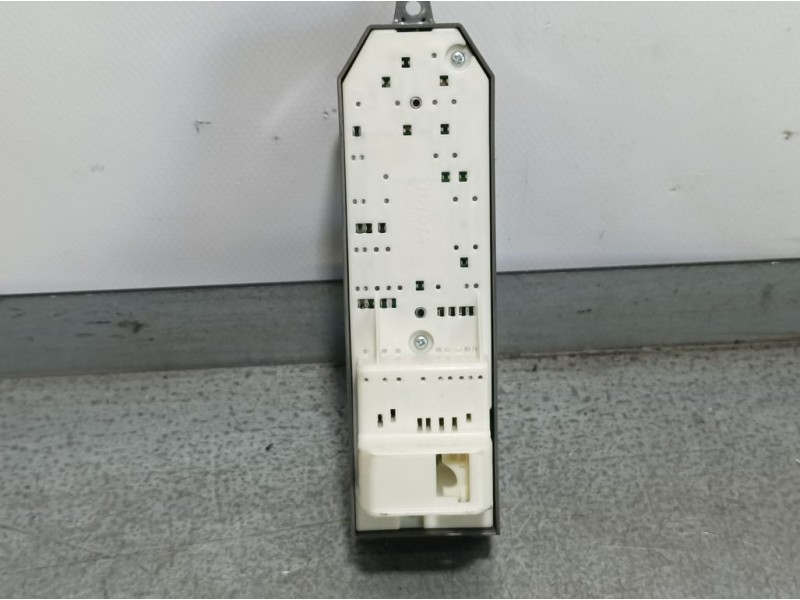 Recambio de mando elevalunas delantero izquierdo para toyota yaris active referencia OEM IAM 0881M9D  