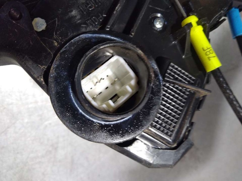 Recambio de cerradura puerta delantera derecha para toyota avensis (t27) active referencia OEM IAM 6903005130  4 PINES