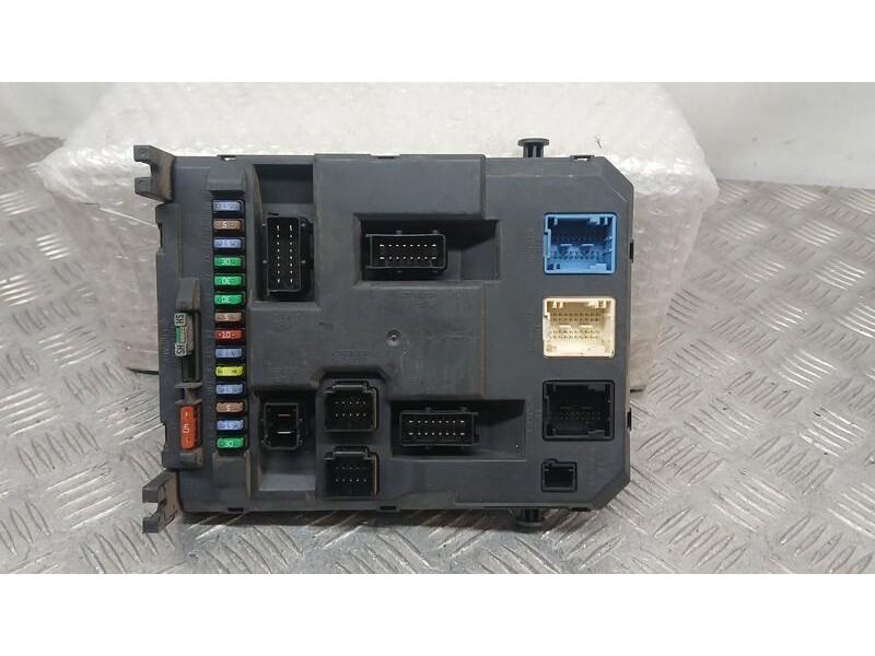 Recambio de caja reles / fusibles para peugeot 207/207+ (wa_, wc_) 1.4 referencia OEM IAM 9666951980  10957872
