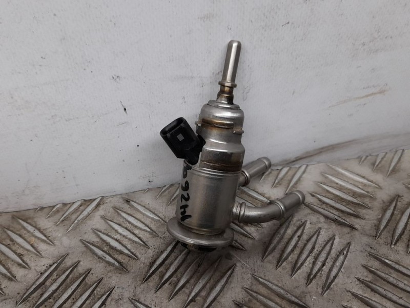 Recambio de inyector adblue para peugeot 308 gt referencia OEM IAM 9842811780  