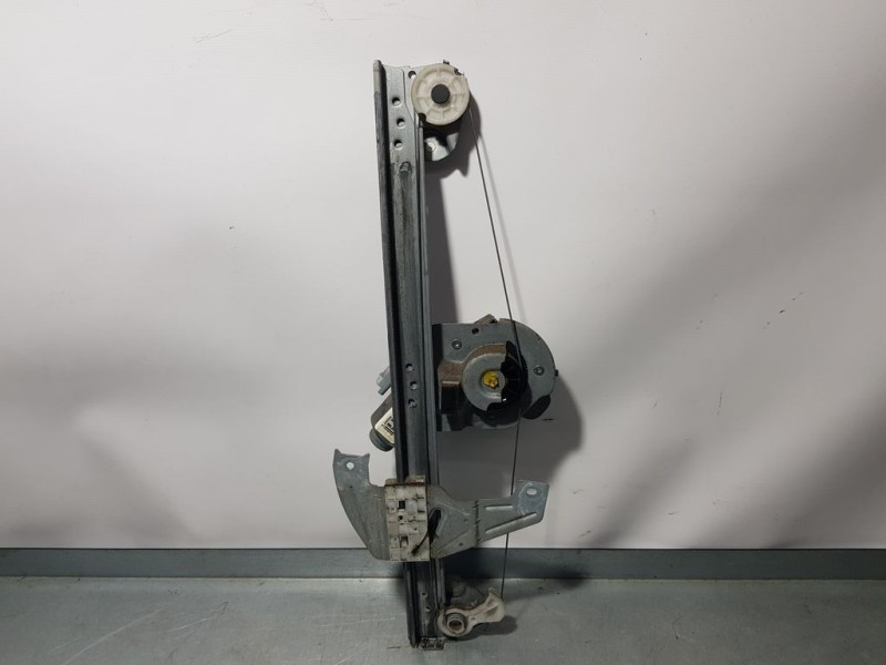 Recambio de elevalunas delantero derecho para peugeot 107 urban move referencia OEM IAM  400842B ELECTRICO 2 PINS