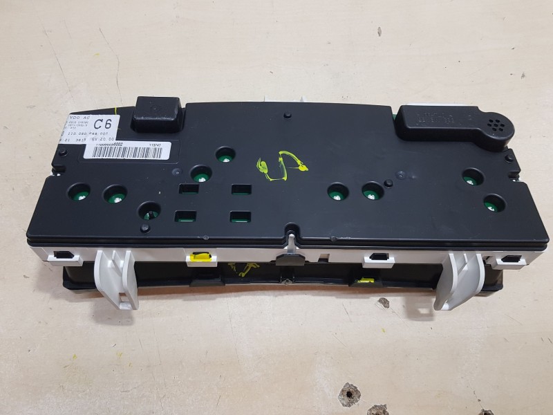 Recambio de cuadro instrumentos para toyota corolla (e12) linea terra referencia OEM IAM 8380002C60  