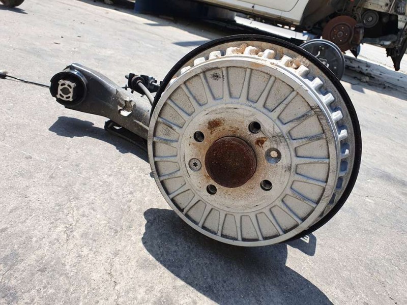 Recambio de puente trasero para renault clio v experience referencia OEM IAM 555118694R  TAMBOR , 4 TORNILLOS , C/N ABS