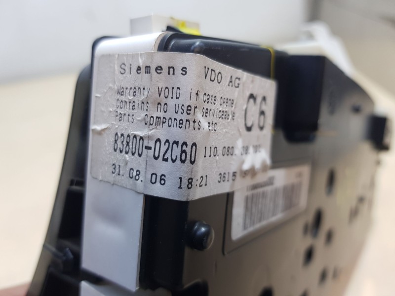 Recambio de cuadro instrumentos para toyota corolla (e12) linea terra referencia OEM IAM 8380002C60  