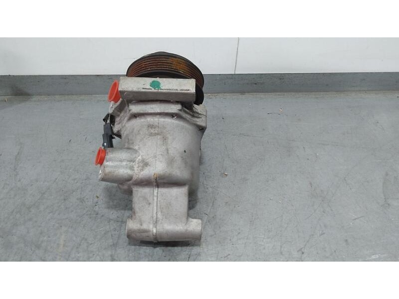 Recambio de compresor aire acondicionado para renault express van referencia OEM IAM 926008942R  