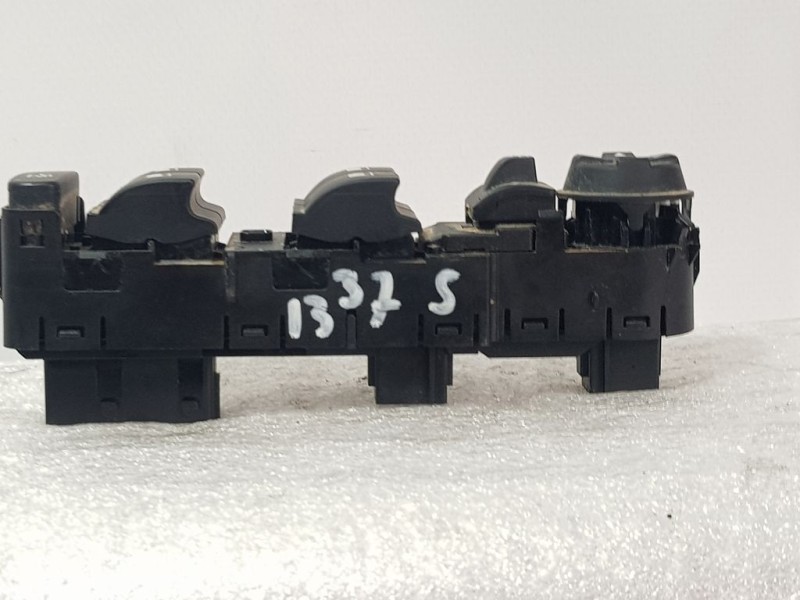 Recambio de mando elevalunas delantero izquierdo para opel corsa f edition referencia OEM IAM 96788264ZD  