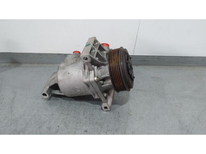 Recambio de compresor aire acondicionado para renault express van referencia OEM IAM 926008942R  