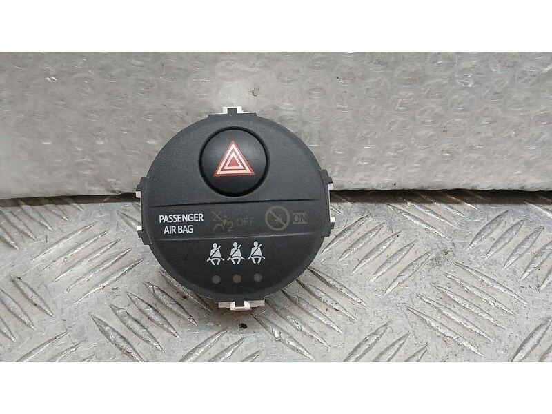 Recambio de warning para toyota yaris (_p13_) 1.5 hybrid (nhp130_) referencia OEM IAM 839500D100  