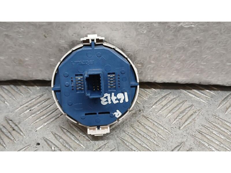 Recambio de warning para toyota yaris (_p13_) 1.5 hybrid (nhp130_) referencia OEM IAM 839500D100  