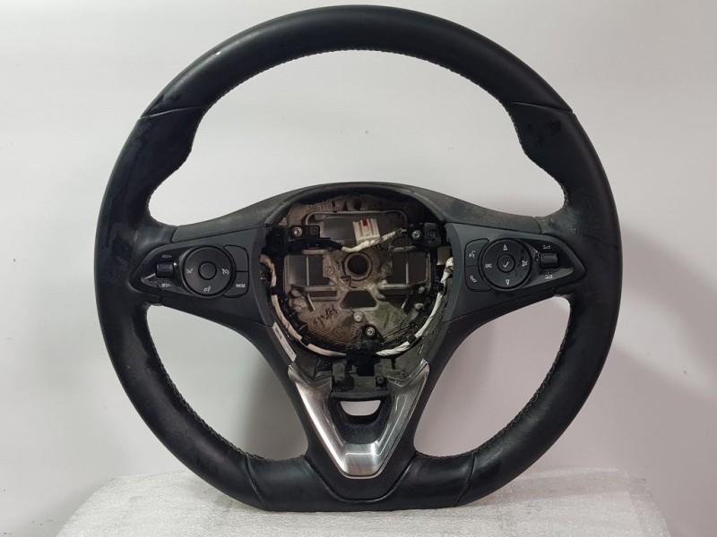 Recambio de volante para opel corsa f edition referencia OEM IAM 39196701  
