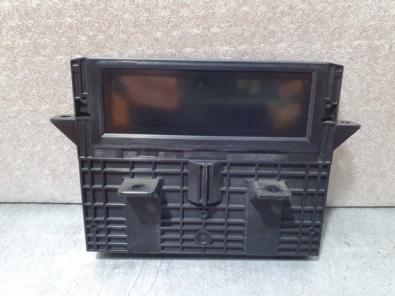 Recambio de pantalla multifuncion para volvo xc60 kinetic 2wd referencia OEM IAM 30772584  