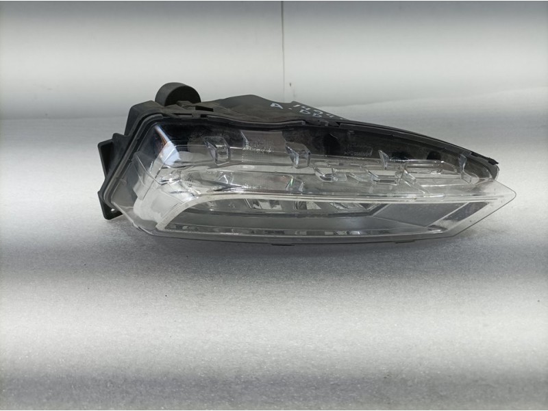 Recambio de faro antiniebla derecho para seat leon (kl1) style referencia OEM IAM 5F0941702C 1ND01299602 HELLA