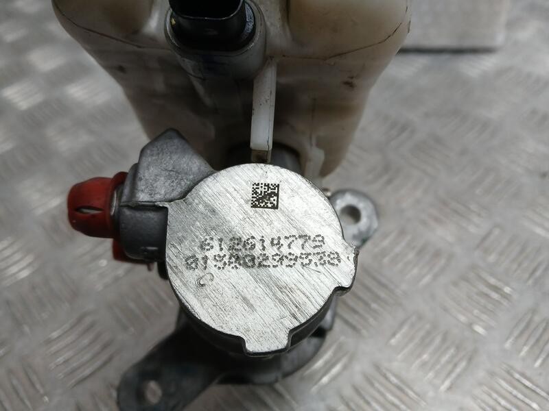 Recambio de bomba freno para jeep cherokee limited 4x2 referencia OEM IAM 68211881AE  612614779