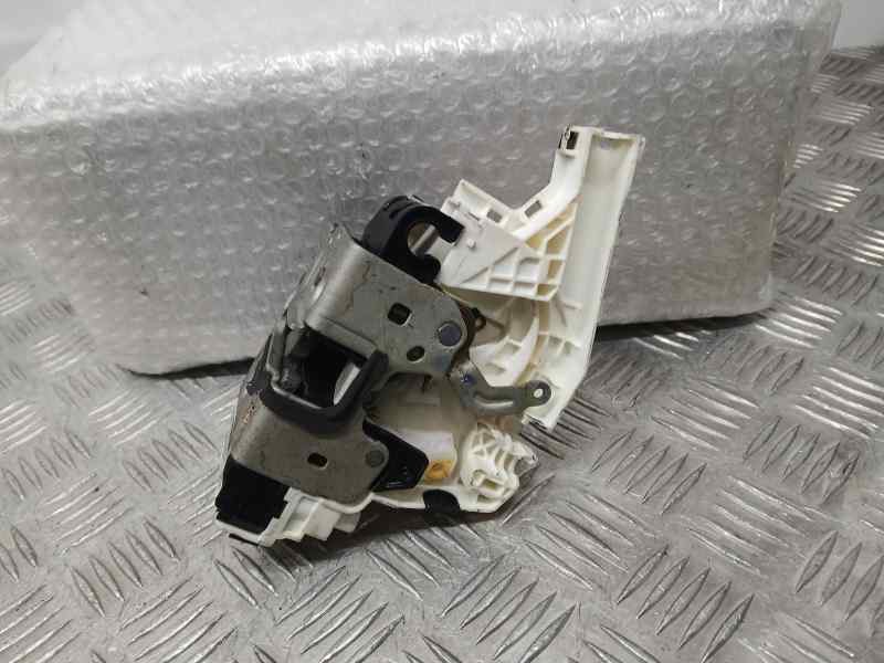 Recambio de cerradura puerta delantera derecha para jeep cherokee limited 4x2 referencia OEM IAM 68164358AB  ELECTRICA