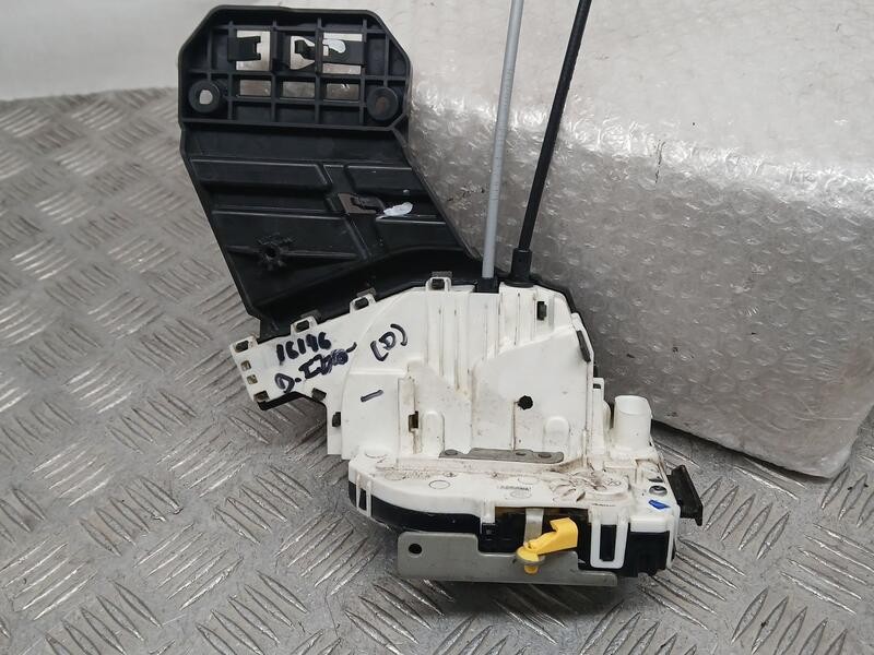 Recambio de cerradura puerta delantera izquierda para jeep cherokee limited 4x2 referencia OEM IAM 68211097AB  