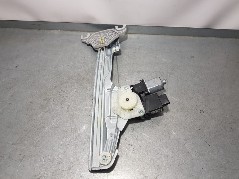 Recambio de elevalunas delantero izquierdo para hyundai kona pure referencia OEM IAM 82401J9010  ELÉCTRICO 6 PINS