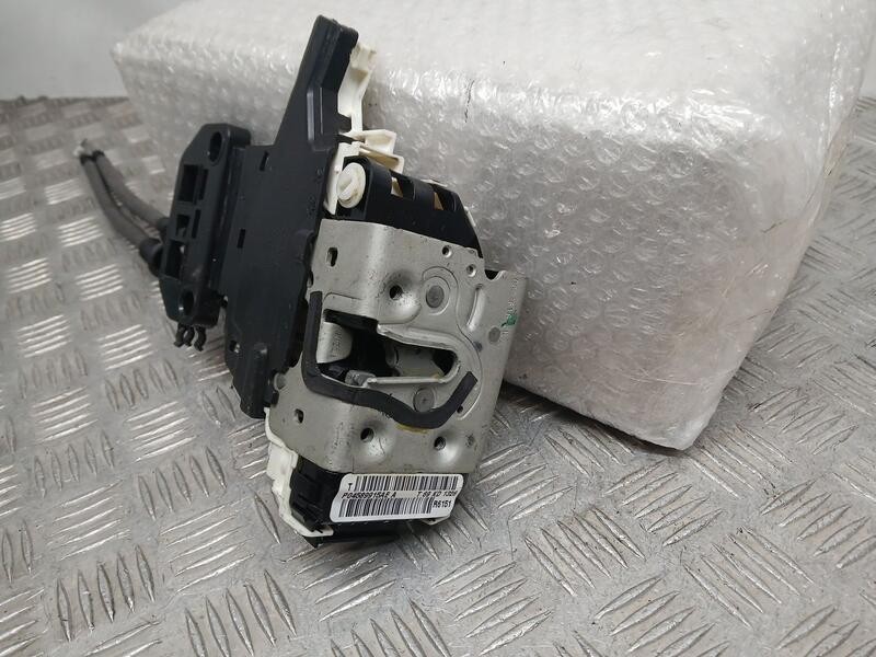 Recambio de cerradura puerta trasera izquierda para jeep cherokee limited 4x2 referencia OEM IAM 04589915AE  