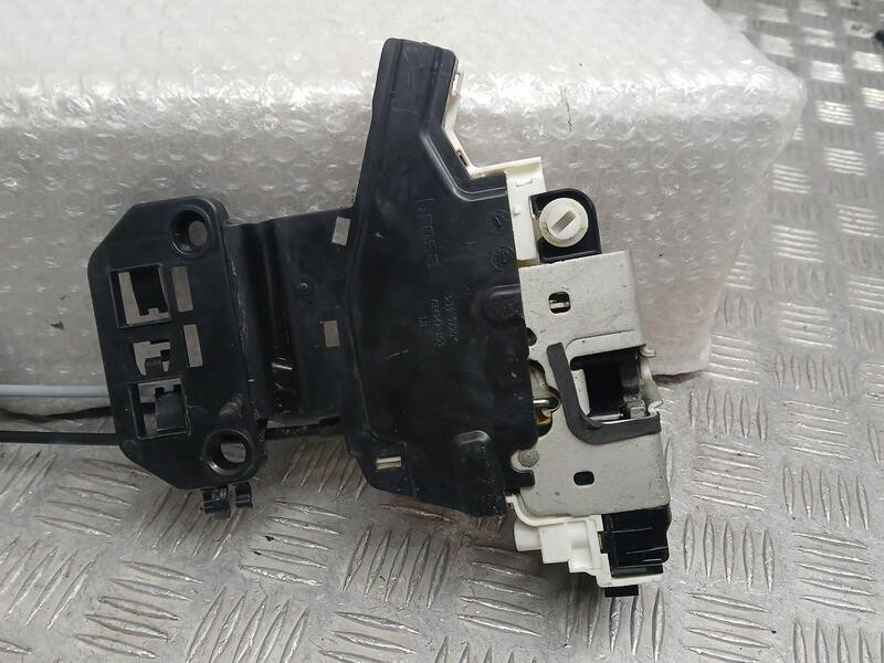 Recambio de cerradura puerta trasera izquierda para jeep cherokee limited 4x2 referencia OEM IAM 04589915AE  