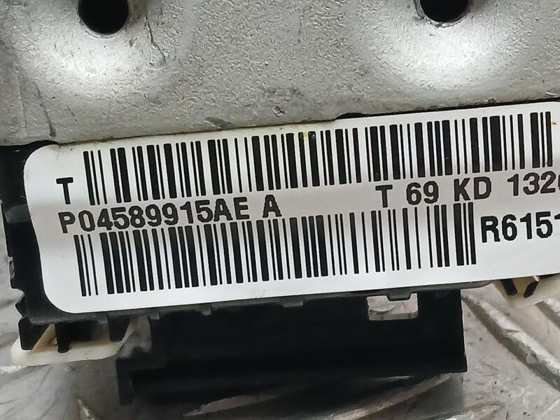 Recambio de cerradura puerta trasera izquierda para jeep cherokee limited 4x2 referencia OEM IAM 04589915AE  
