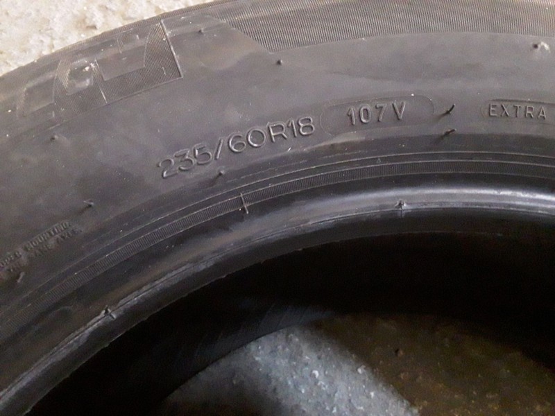 Recambio de neumatico pareja para neumaticos reutilizados - referencia OEM IAM 2356018107V MICHELIN 235/60/18/107V