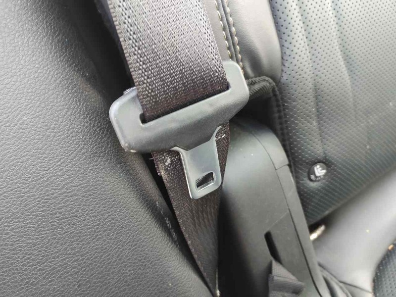 Recambio de cinturon seguridad trasero derecho para jeep cherokee limited 4x2 referencia OEM IAM 1UU561C5AD  