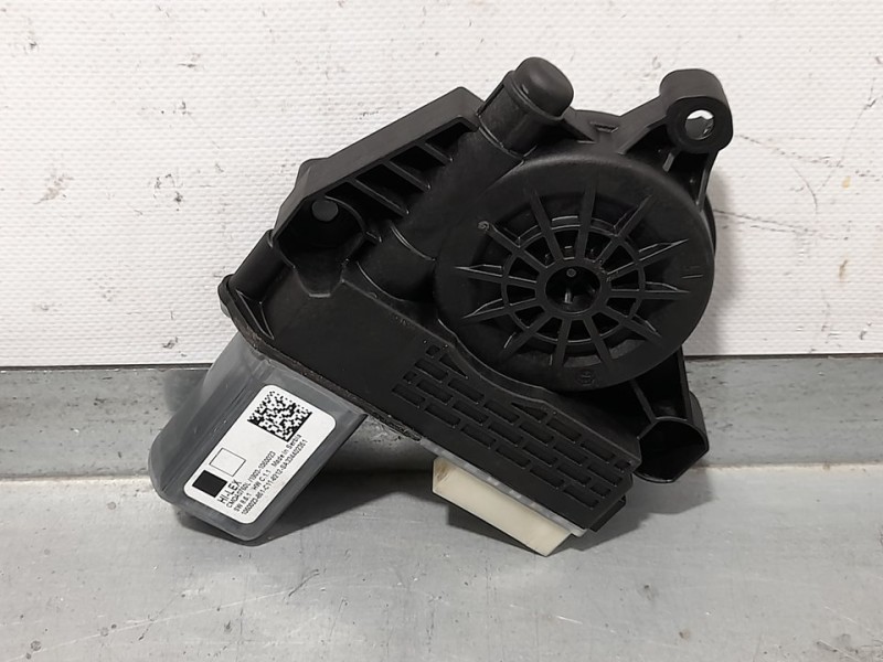 Recambio de motor elevalunas delantero derecho para bmw serie 1 lim. (f40) 118d referencia OEM IAM CMOA0760L  ELECTRICO