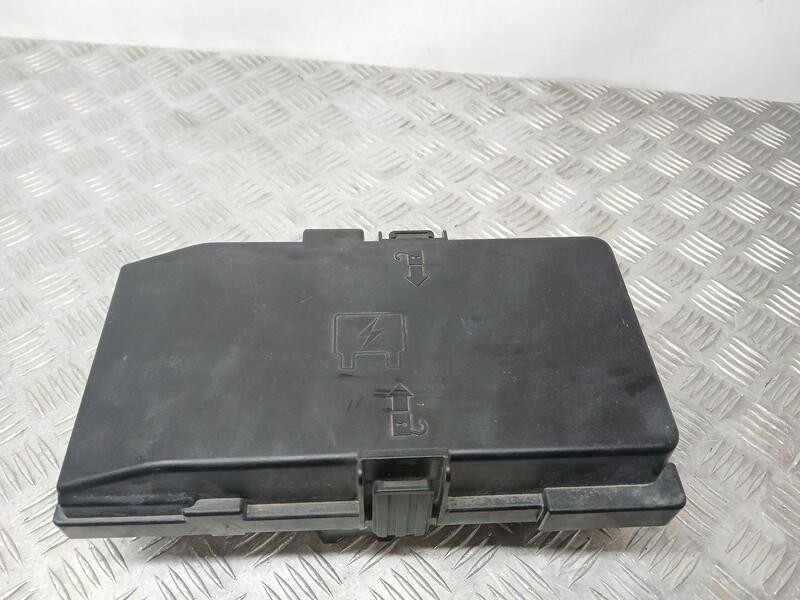 Recambio de caja reles / fusibles para jeep cherokee limited 4x2 referencia OEM IAM 68264536AD 515535 354943