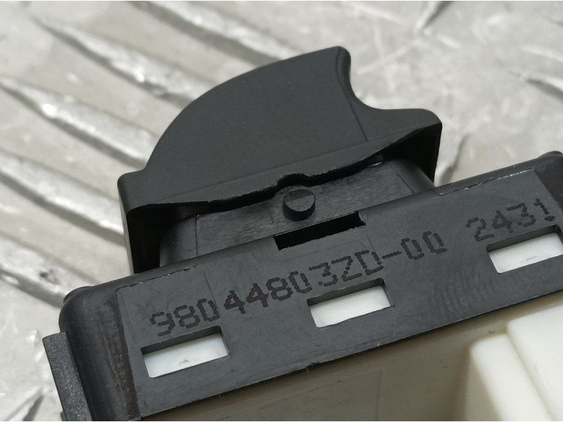 Recambio de mando elevalunas trasero derecho para peugeot 208 (p2) active referencia OEM IAM 98044803ZD  
