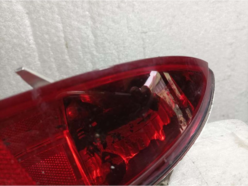 Recambio de piloto trasero derecho paragolpes para opel corsa c essentia referencia OEM IAM 13118664  ROZADO