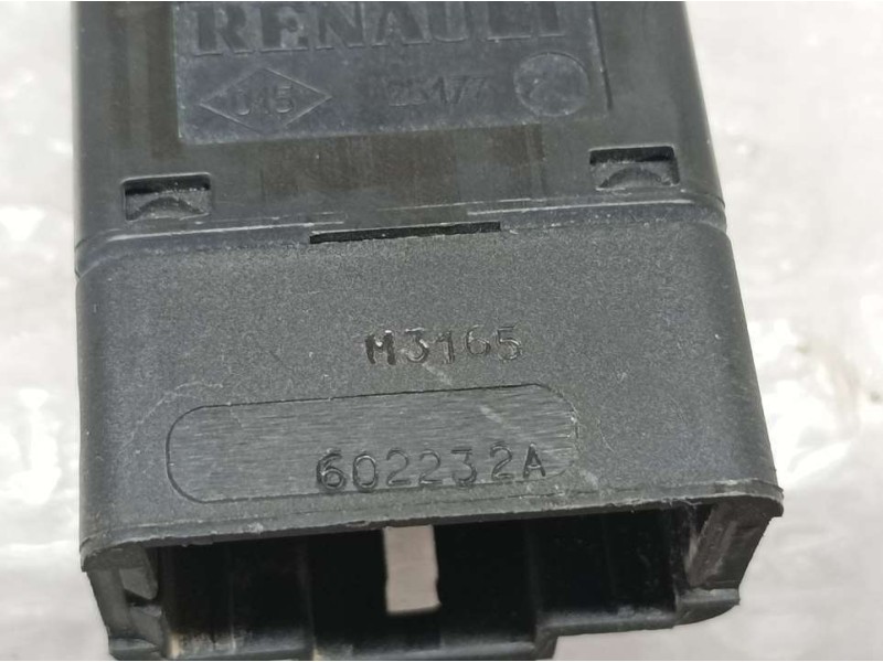 Recambio de warning para dacia duster laureate 4x2 referencia OEM IAM 602232A  