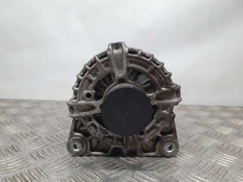 Recambio de alternador para nissan x-trail (t32) acenta referencia OEM IAM 231004BE0AE F000BL0841 BOSCH