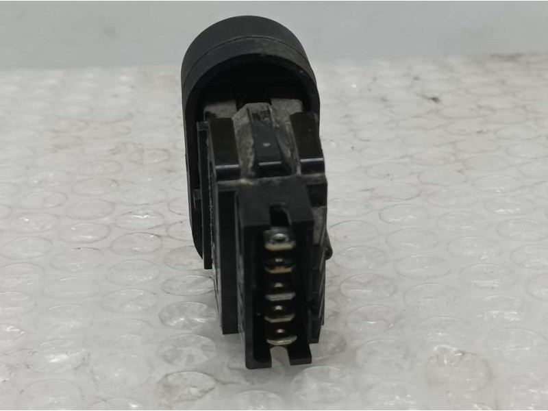 Recambio de interruptor para dacia duster laureate 4x2 referencia OEM IAM 870250  VALEO